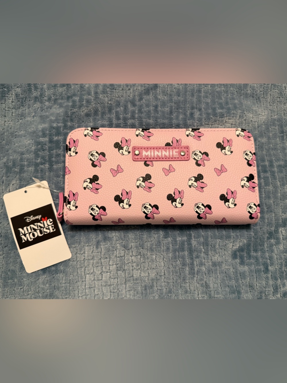 Disney Minnie Mouse Pink Zip around Wallet with wristlet attachment. NWT